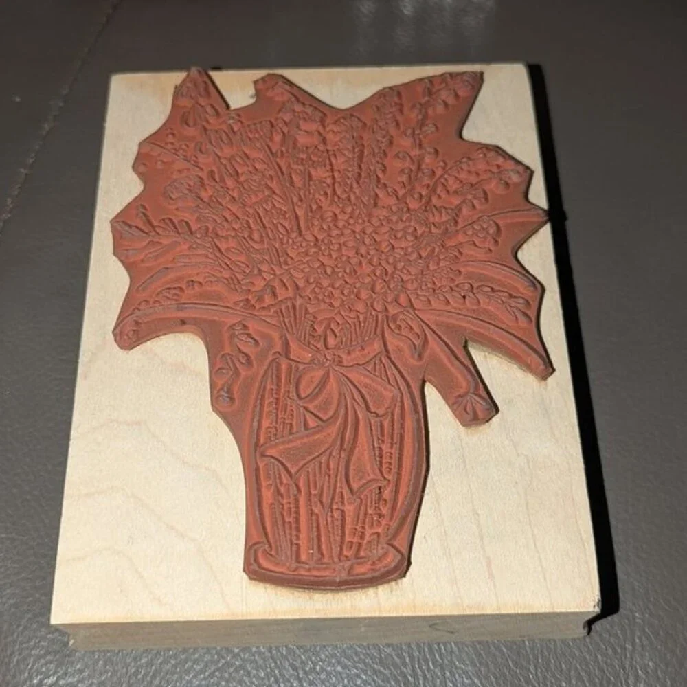 Hero Arts Rubber Wood Mounted Marion's Bouquet S3253 Vase Flowers Large Stamp
